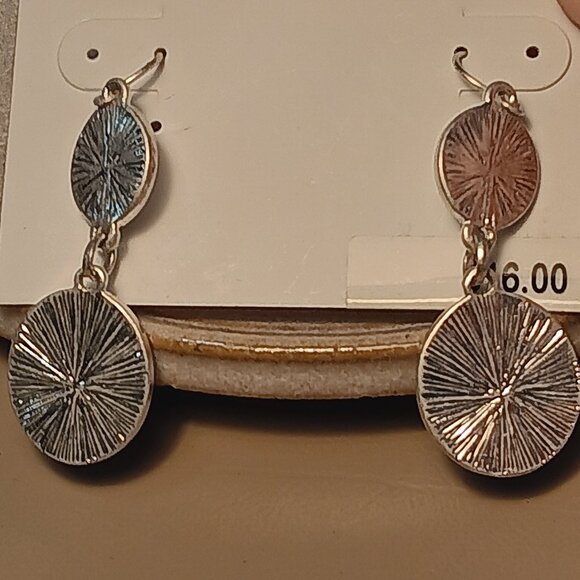 belk silver-tone double disc linear black pave rhinestone accent earrings - NWT - Picture 4 of 9